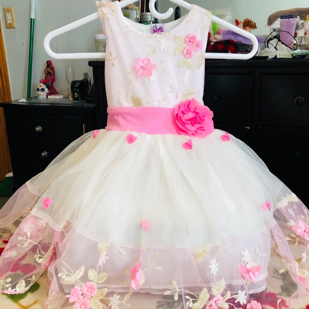 Dress 👗 with beautiful flowers 🌸